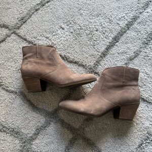 Frye Leather Ankle Boots booties Pointed Toe Gray Side Zip heels Size 9
